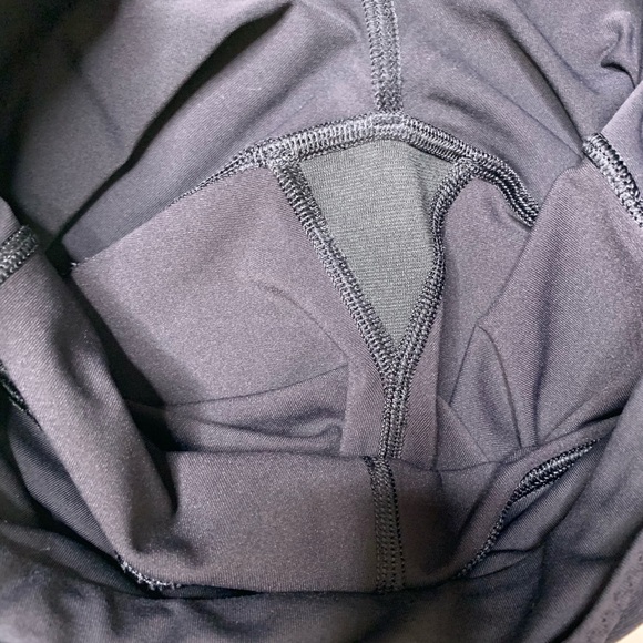 Lululemon outrun crop sz 6 black - Picture 6 of 8